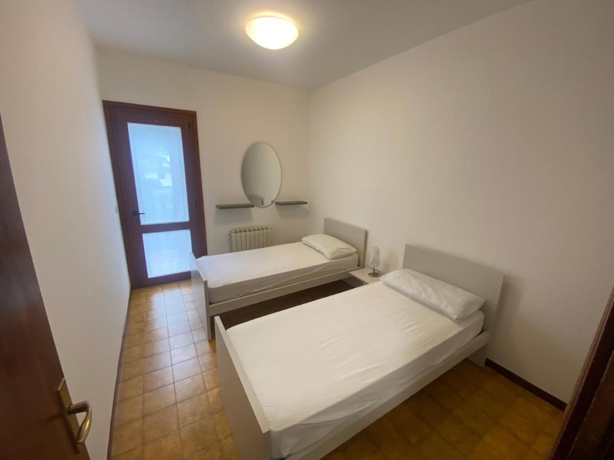 Cond Giardino Apartment Lignano Sabbiadoro Exterior photo